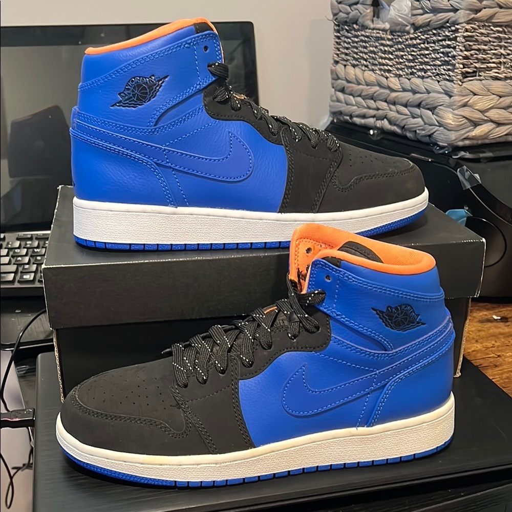 Air Jordan 1 Retro High BIG Kids Size 5.5 Y Blue/Black
